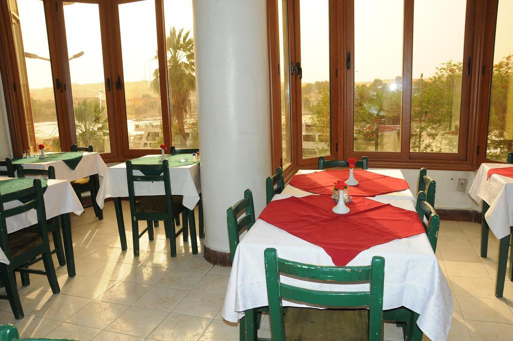 Nile Hotel Aswan Exteriör bild
