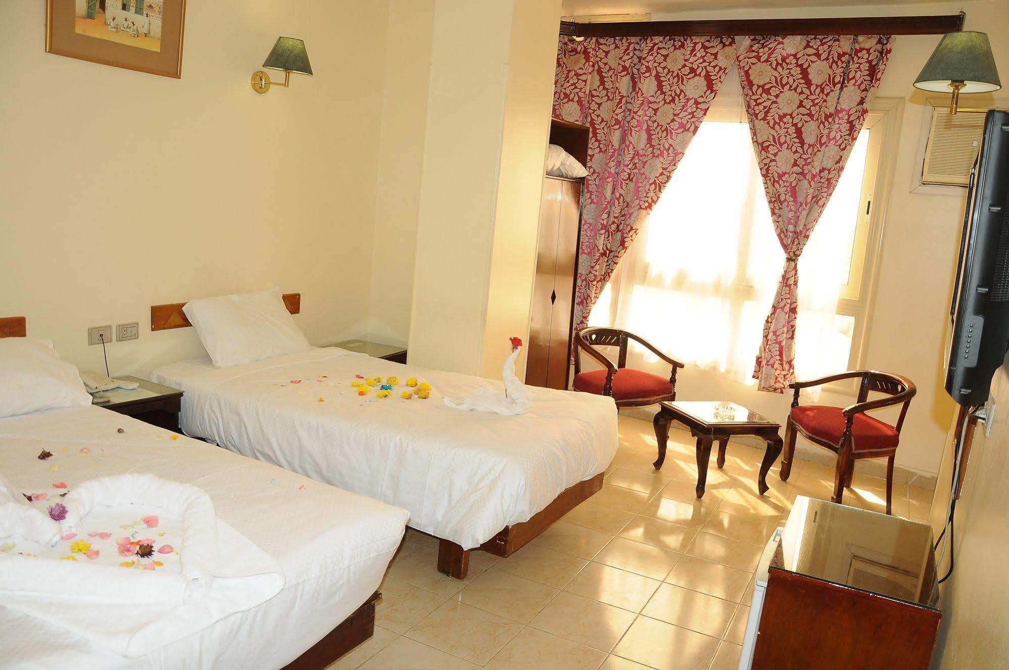 Nile Hotel Aswan Exteriör bild