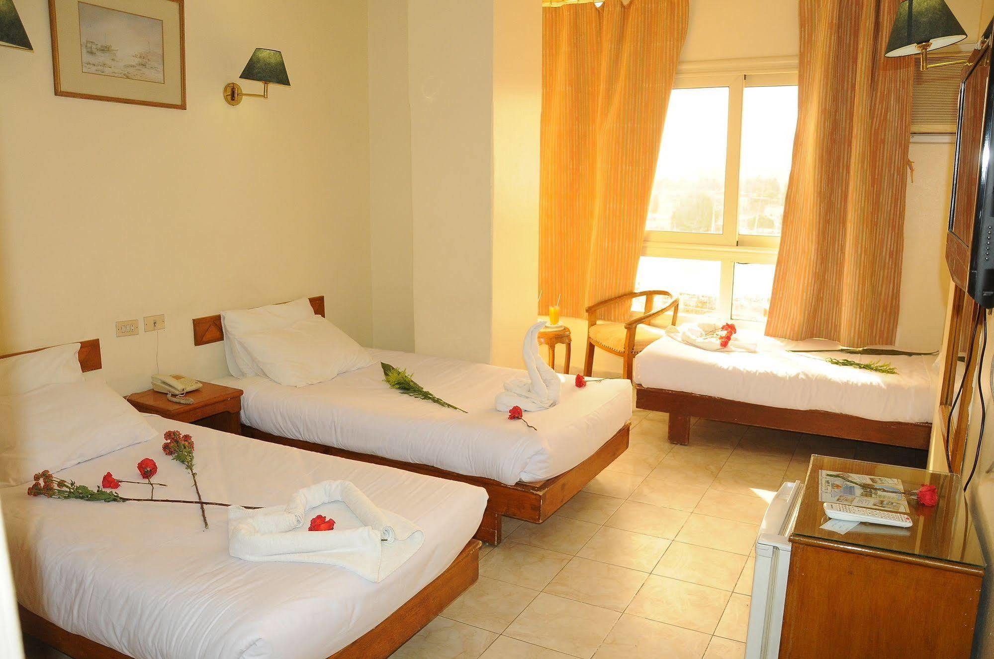 Nile Hotel Aswan Exteriör bild