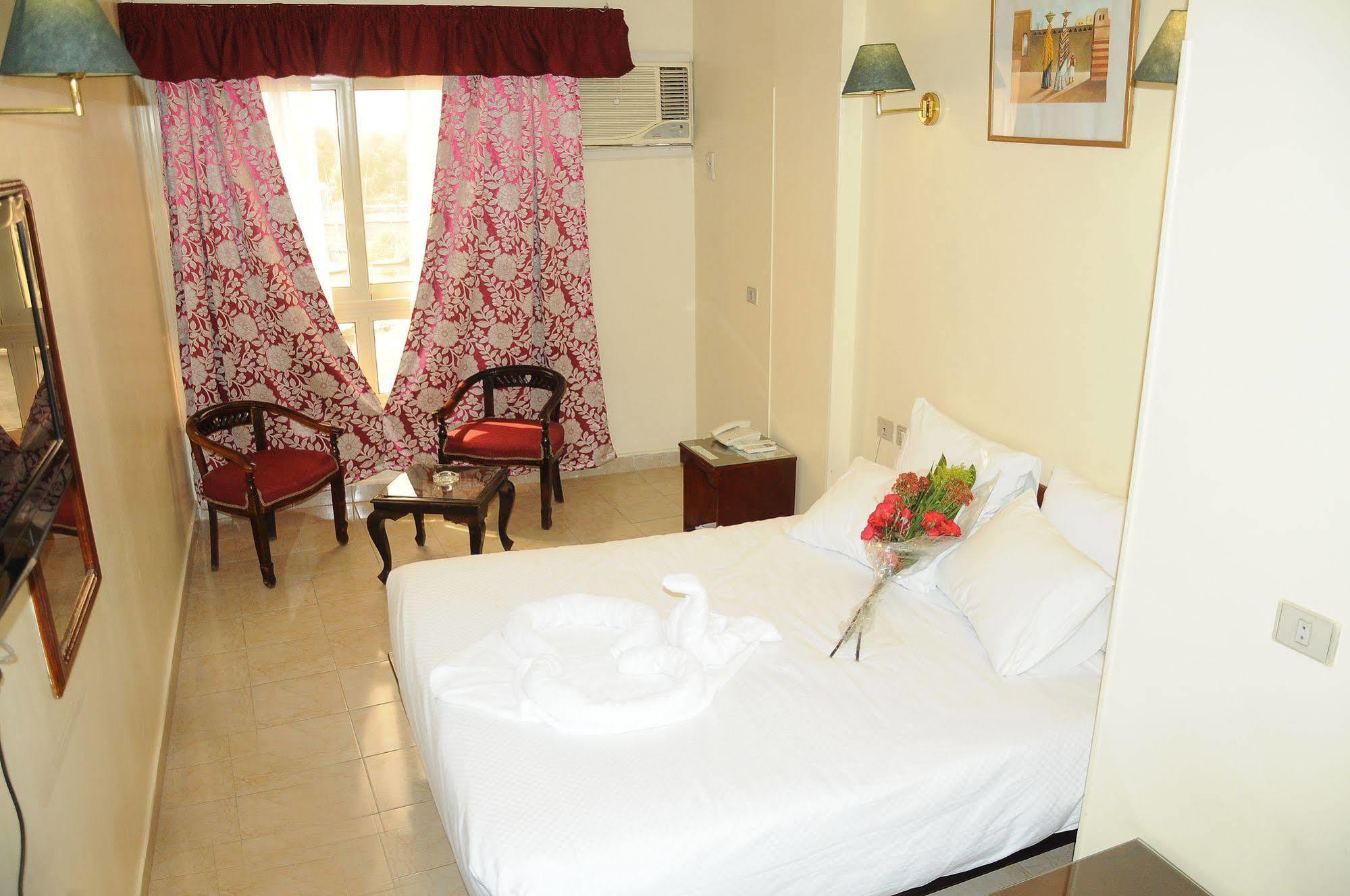 Nile Hotel Aswan Exteriör bild